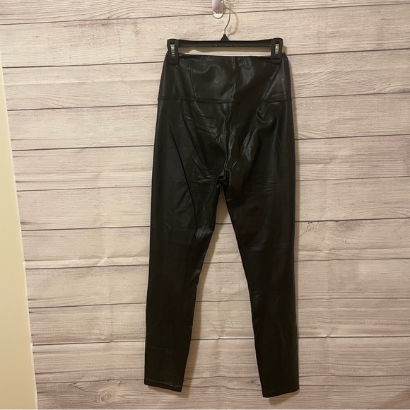 Aritzia Wilfred Free Faux Leather Daria Skinny pants - Picture 3 of 6